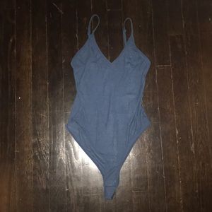 2 Bodysuits